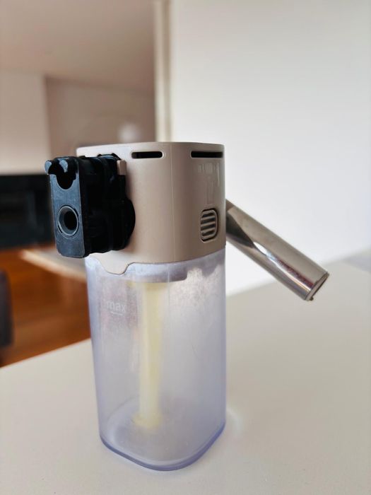 Máquina de Café DELONGHI Nespresso Lattissima One