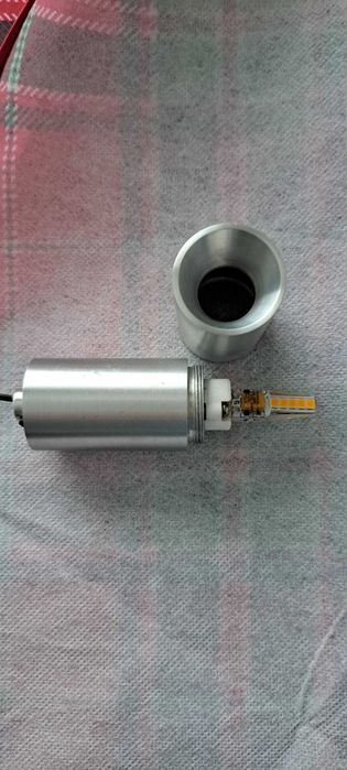 2 candeeiros de teto (tipo foco)