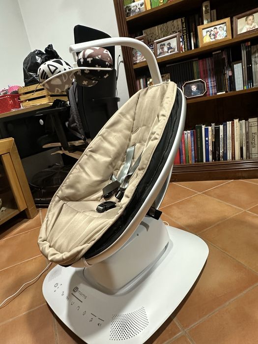 Esperguiçadeira Mamaroo 4Moms