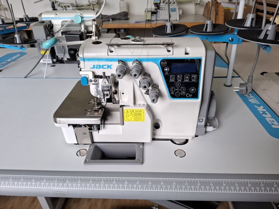 Швейна машина автомат Jack A4F, оверлок Jack C5F. Електронна петельна Juki LBH-1790 та закріпочна. Прямострочки Bruce з серводвигуном