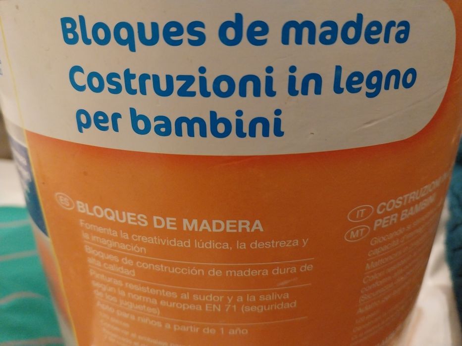 Jogo blocos de madeira