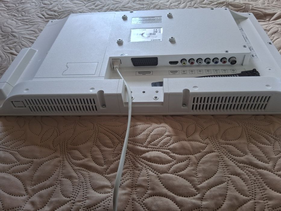 Telewizor Sharp LCD model: 22CFE4000EW - biały