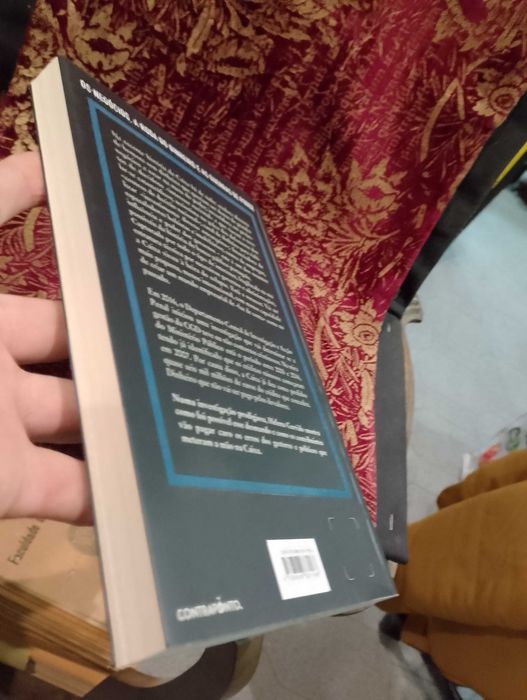 Quem meteu a mão na caixa - Helena Garrido