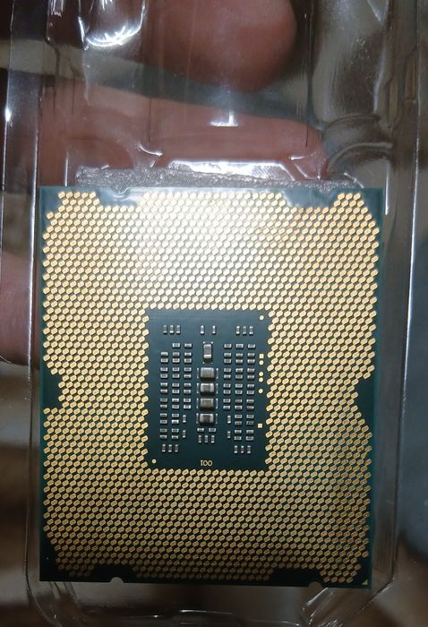 Процесор Intel Xeon E5-2620v2 6 ядер/12 потоков