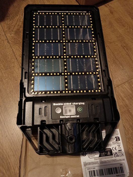 Lampa zewnętrzna solarna z zestawem montażowym i pilotem