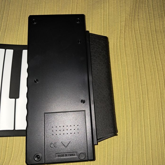 Vendo Teclado com 61 teclas