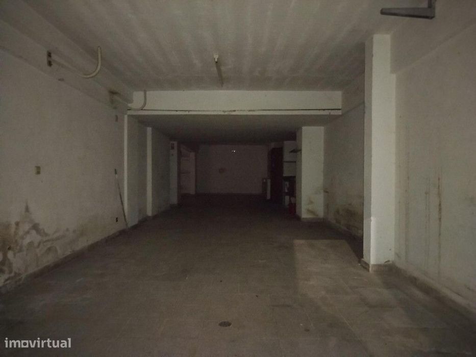 Garagem / Armazém para arrendar na Tapada das Mercês - Sintra