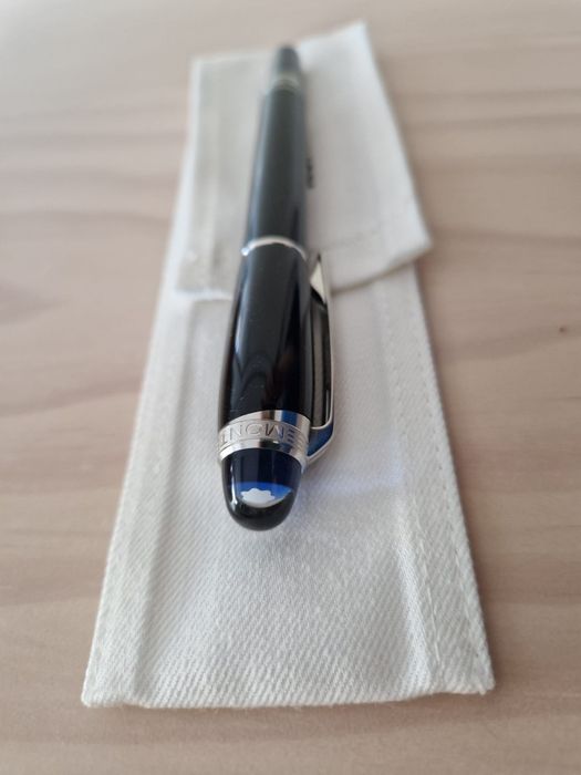 Caneta Montblanc Starwalker nova