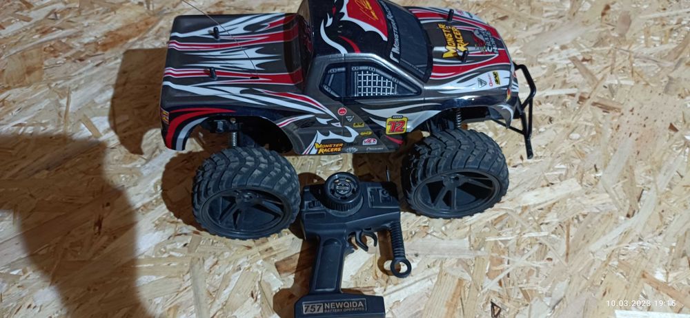 машина на рідіокерувані Monster Racers