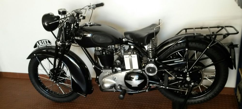 Ariel XG 350cc. Modelo Militar de 1943, restaurada e impecável.
