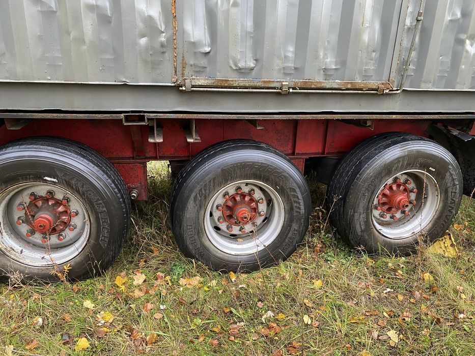 Напівпричіп-зерновоз контейнеровоз,на ходу можливий обмін,