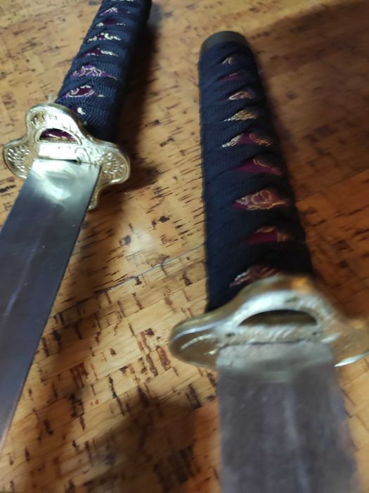 Conjunto 3 Katanas Japoneses com expositor