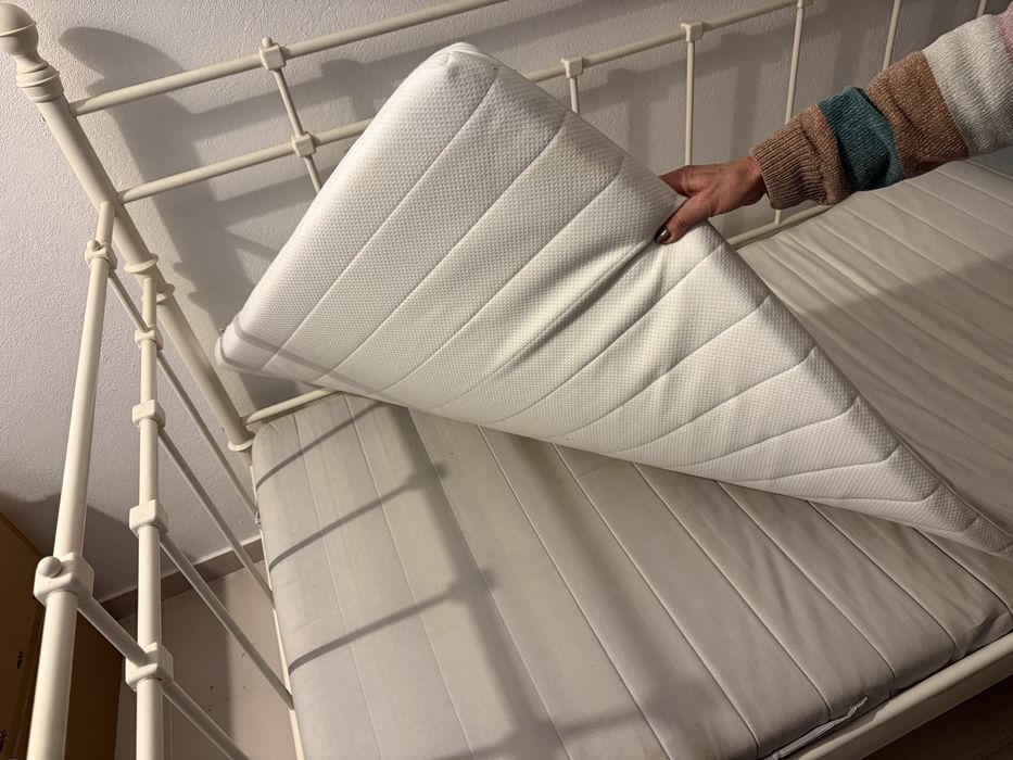Cama de ferro solteiro + colchão + sobrecolchão