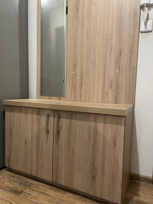 Zestam mebli do przedpokoju z lustem! Szafa do przedpokoju