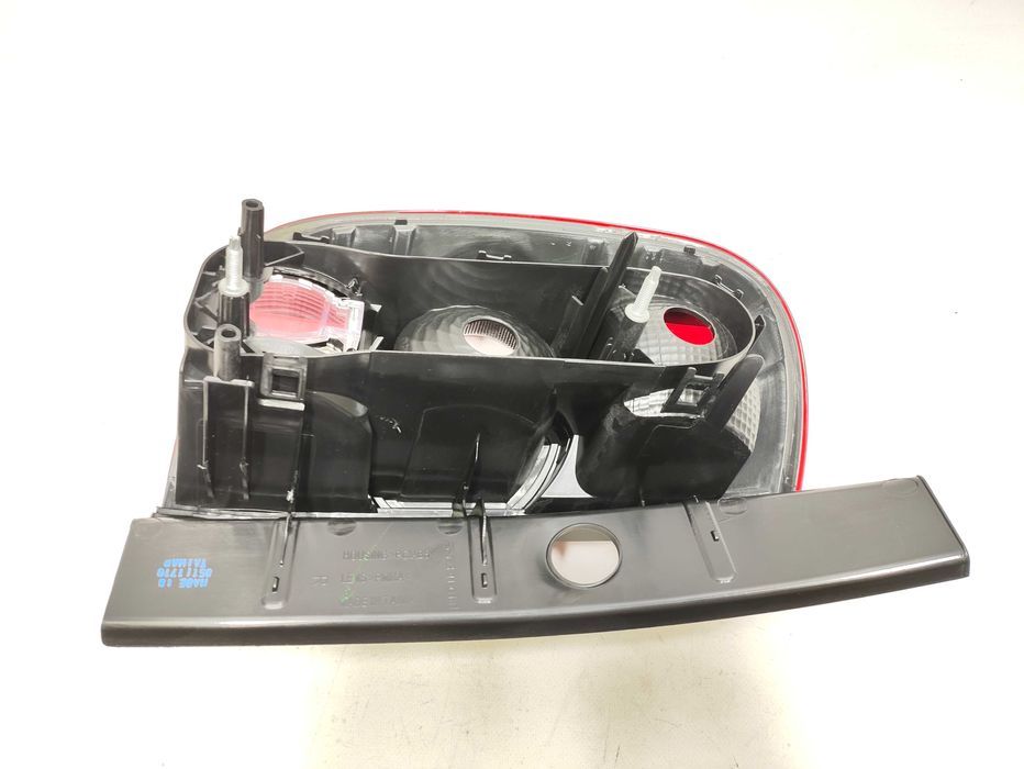 Lampa prawy tył prawa tylna Dacia Duster I 10-13 NOWA