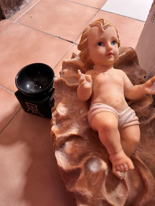 Menino jesus em loiça