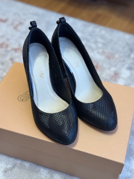 Чорні туфлі 35 розміру