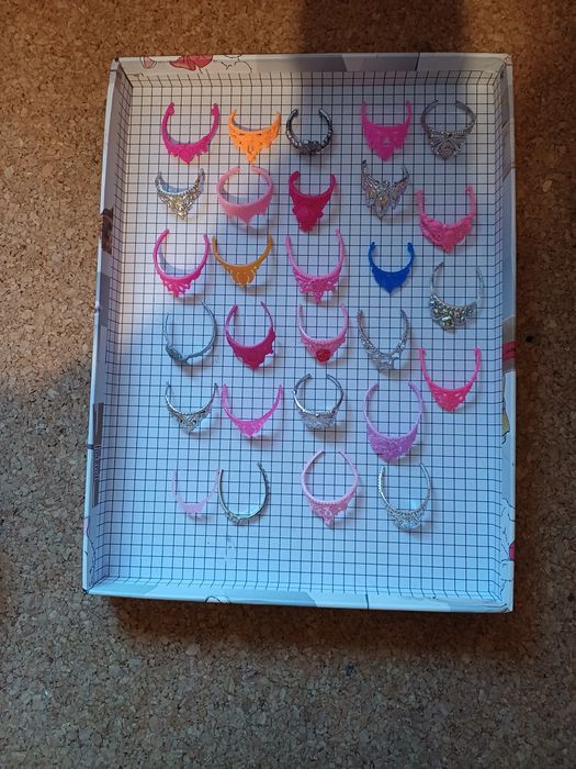 Coroas para bonecas barbie e princesas Disney. Cada 1,50€