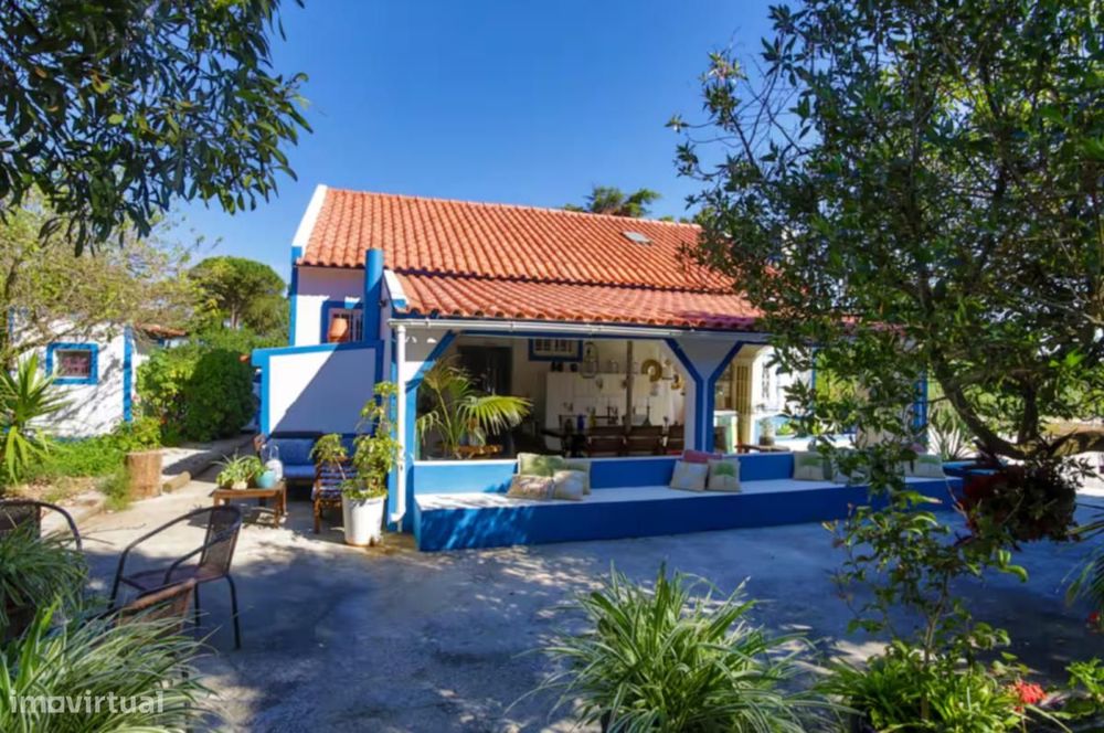 Casa com 4 quartos - localizado em Setubal