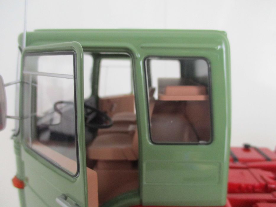 Miniaturas - MAN 16304 F7 TRACTOR TRUCK 1972 - 1.18