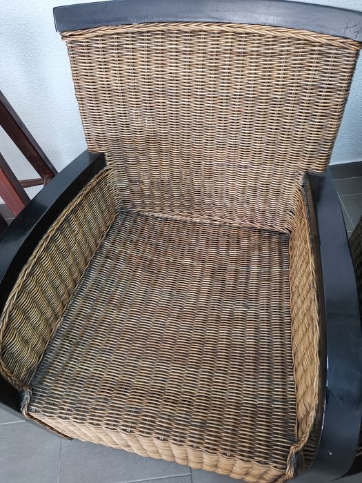 Cadeirão estilo moderno em mogno e palhinha