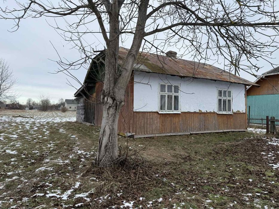 Будинок із земельною ділянкою. Старий будинок під реконструкцію.