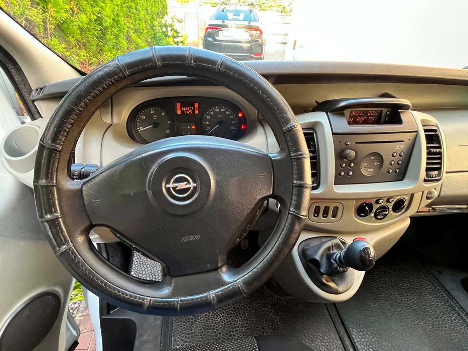 Opel Vivaro 1.9 DTI Long, 2005r, 5 osobowy hak, klima