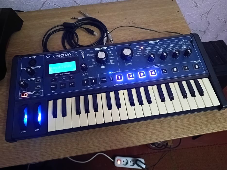 Novation MiniNova Синтезатор