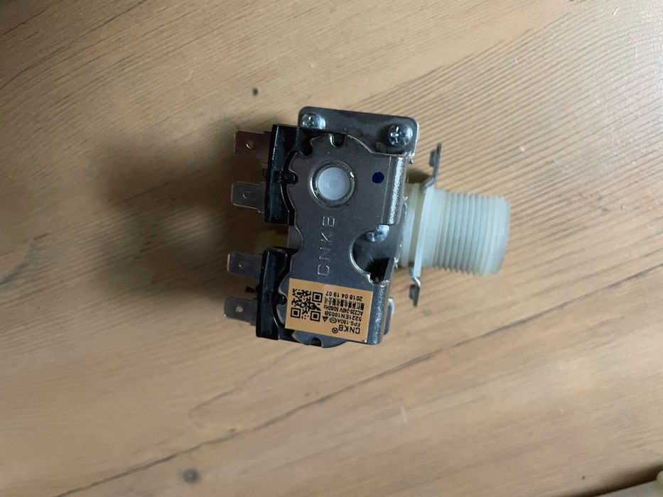 Pralka LG F2J5WN3W elektrozawór wody
