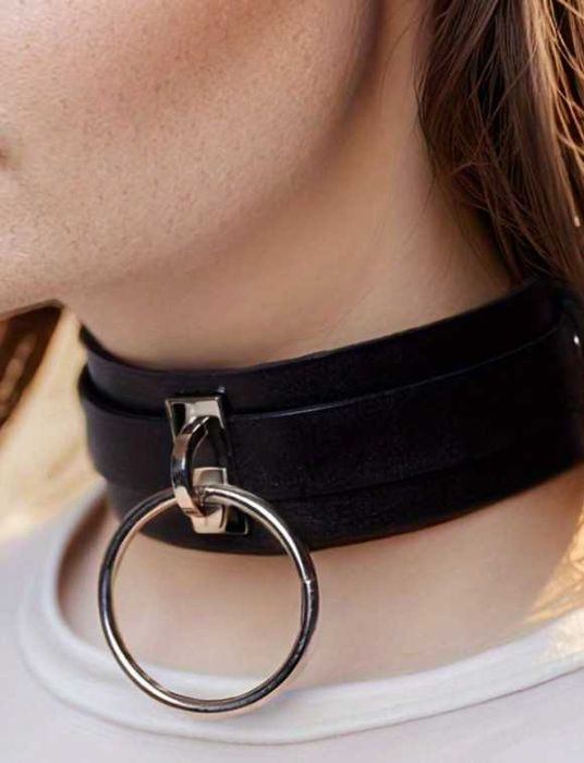 Máscara sexy com coleira