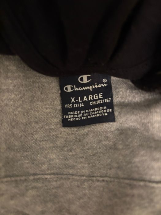 Sweatshirt Champion 13/14 anos como nova