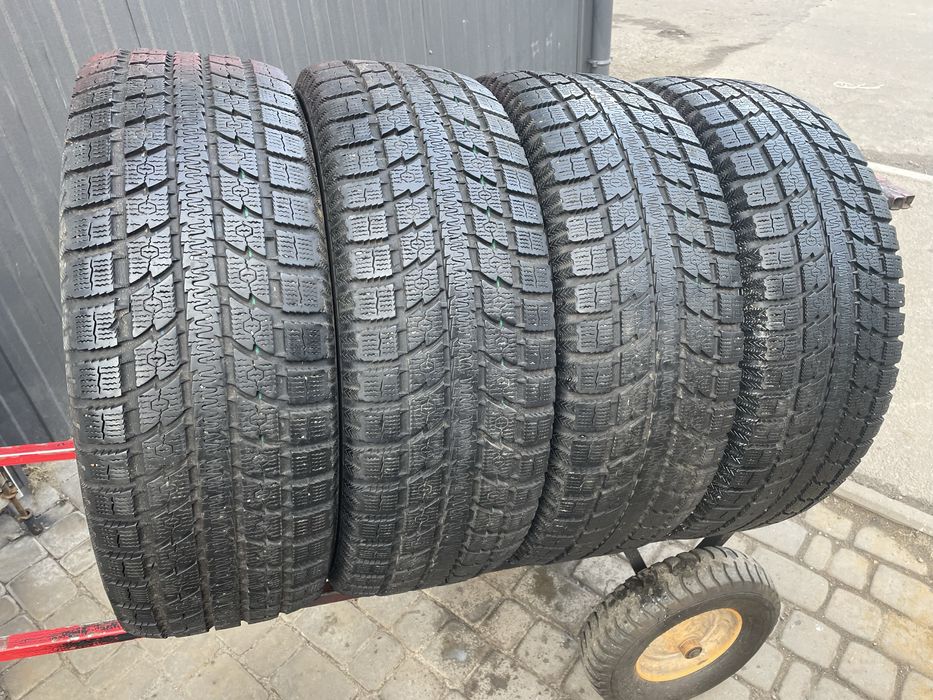 Гума зимова 265/65/17 Toyo Observer JSI-5