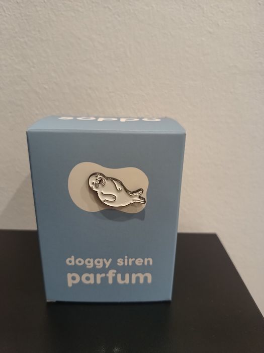 Soppo dogy siren- pudełko wraz z przypinką