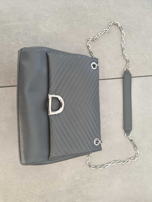 NOWA Torebka Nabo szara na łańcuszku