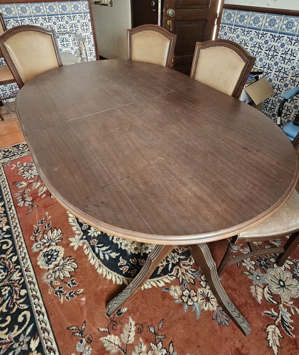 Mesa com 6 cadeiras
