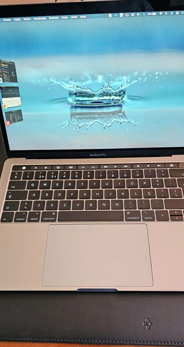Combo Macbook Pro 13" Touch Bar 16GB 2017 + Brydge Vertical Dock
