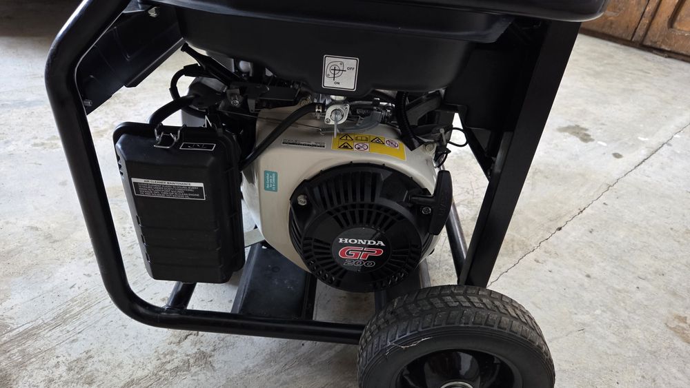 Продам бензиновий генератор