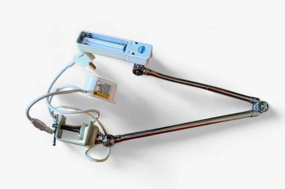 Професійна настільна  лампа Haimu з гнучким кріпленням