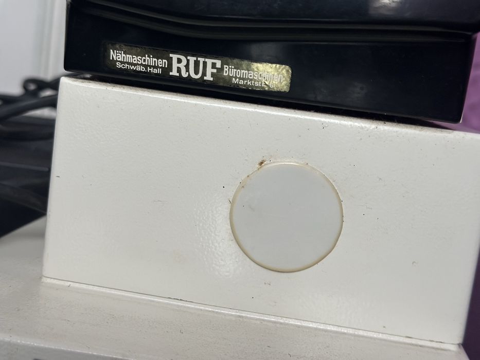 Pfaff машинка включається німецька