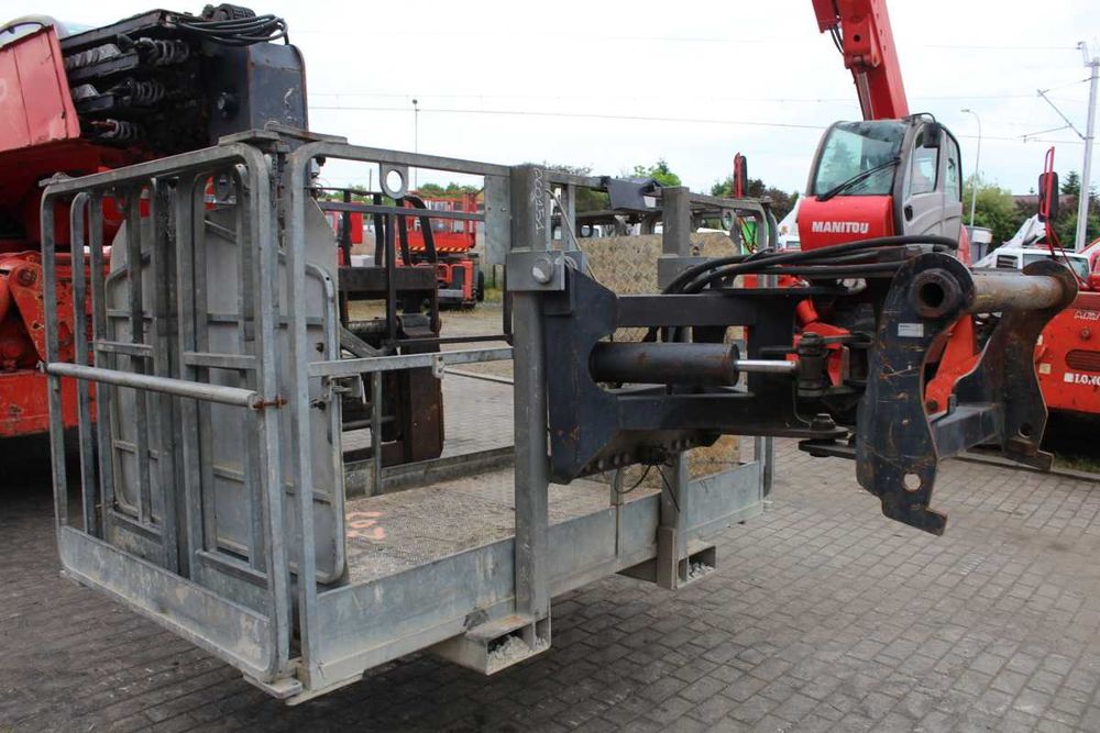teleskopowa/manitou/mrt/2150/Privilege/ładowarka/obrotowa/21m/mercedes