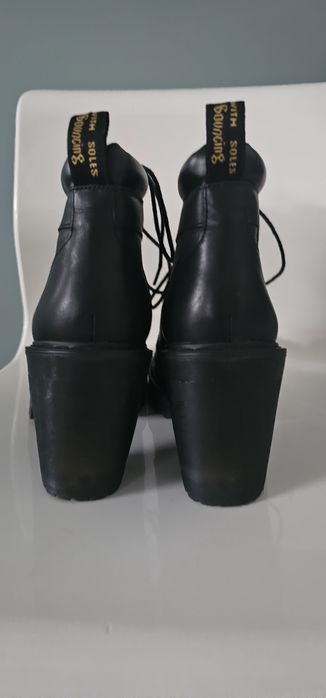 Dr.Martens piękne obcas 39 ideał