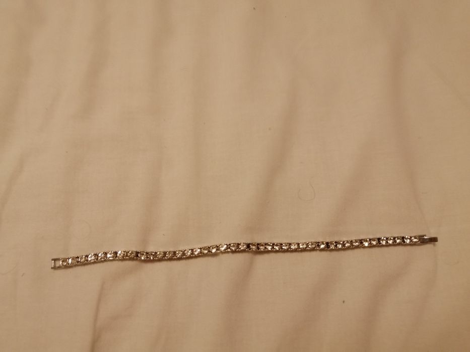 Pulseira cravada a zirconias nova