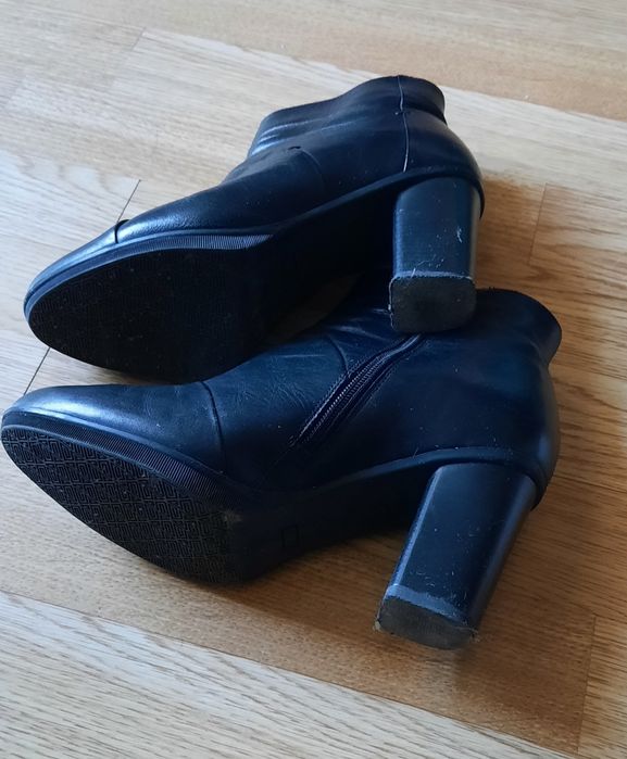 Skórzane botki S But