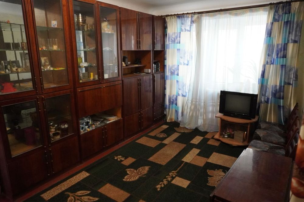 Продам 2 кімнатну квартиру в центрі , зупинака 5 школа