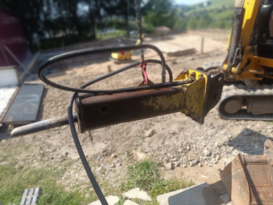 Młot  Atlas do koparki JCB