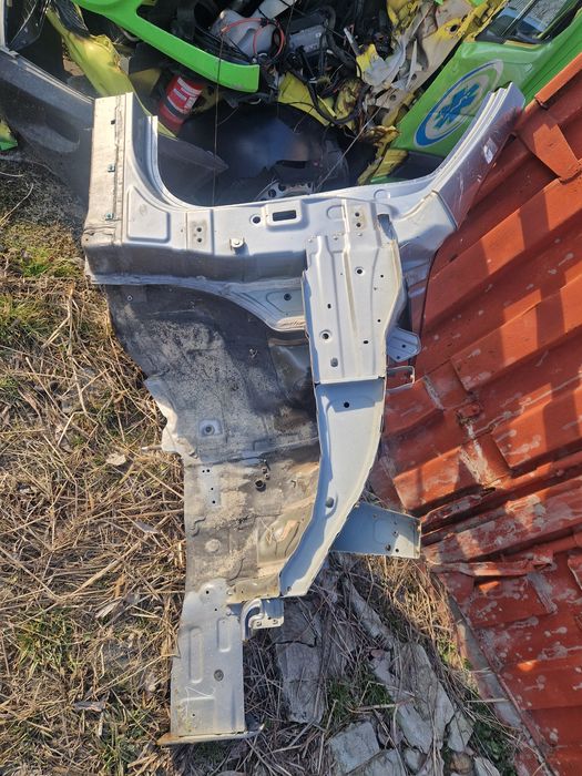 Kia sorento 2009-2015 четвертина права передня, четверть права,