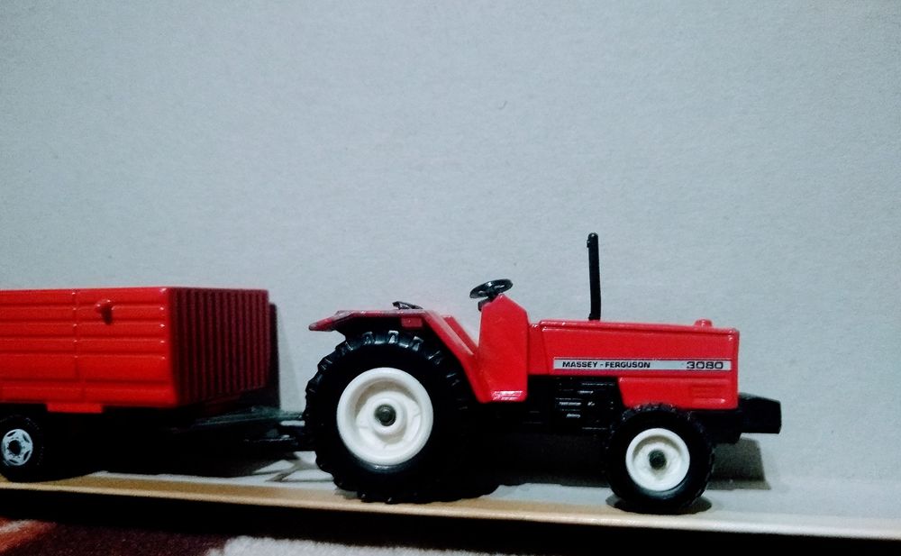 Siku Super Series 2227 Massey-Ferguson 3080 Traktor i Przyczepa