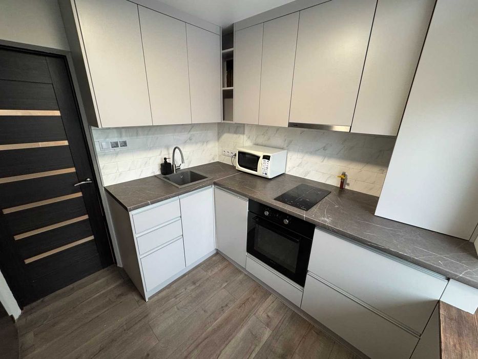 Продам 2кімнатну квартиру з новим ремонтом в центрі міста!