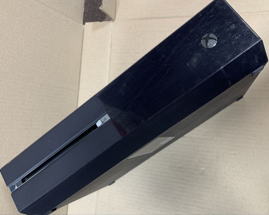 Microsoft Xbox One  (Model 1540)