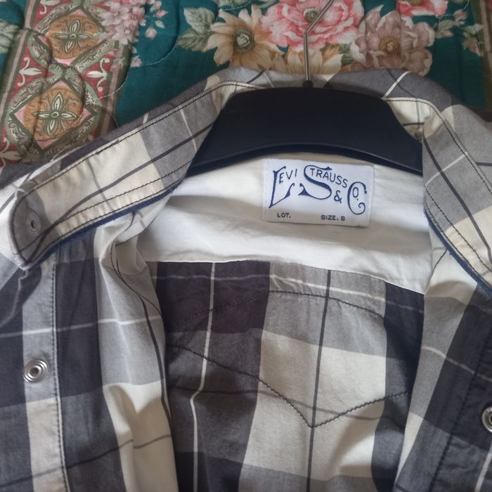 Camisa Levi's para homem.